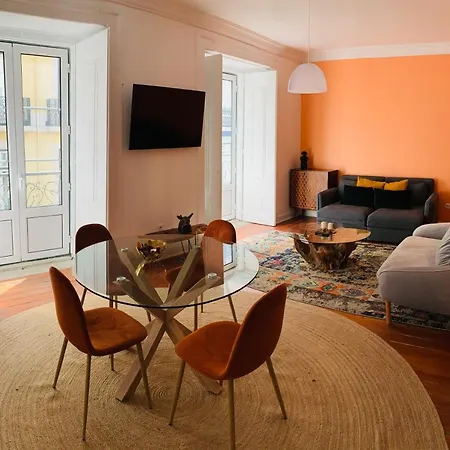 Spacious 1 Bedroom With A Parking Spot In Chiado Lägenhet Lisboa