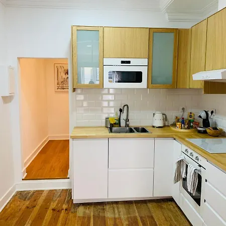 Spacious 1 Bedroom With A Parking Spot In Chiado Lissabon