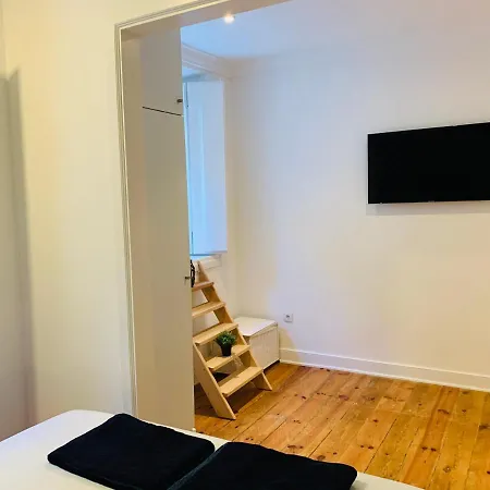 Spacious 1 Bedroom With A Parking Spot In Chiado * ליסבון