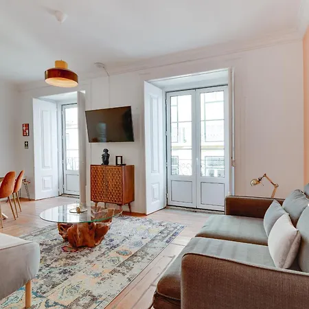 Spacious 1 Bedroom With A Parking Spot In Chiado Lisbona