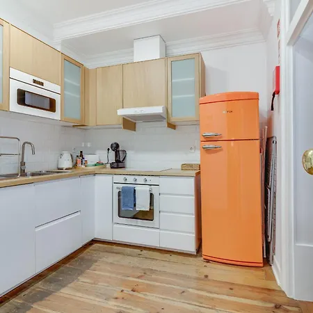 Spacious 1 Bedroom With A Parking Spot In Chiado Appartamento