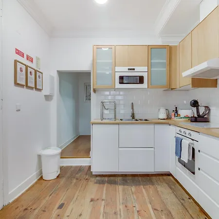 Spacious 1 Bedroom With A Parking Spot In Chiado Appartamento *