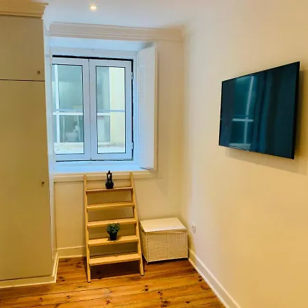 Spacious 1 Bedroom With A Parking Spot In Chiado * Lissabon